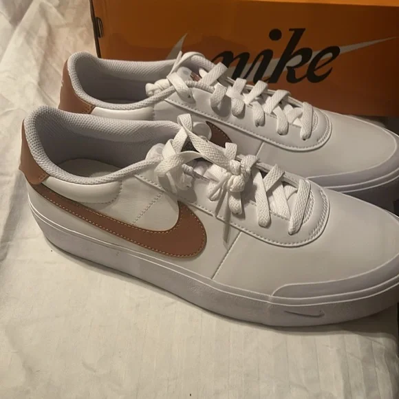 New in box , Nike Court Shot white/flax men’s size 9.5. - Picture 3 of 5